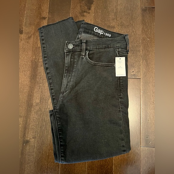 NWT - Gap mid Rise Slim Jeans in Washwell faded black - Picture 1 of 6